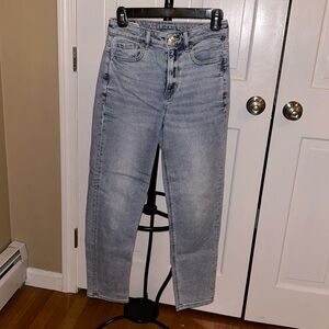 American eagle jeans high wasted jeans. Great condition.